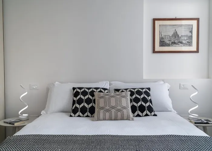 Design Apartment With Balcony On The Grand Canal R&R